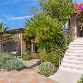 6 bedroom villa with pool in Milna, Brac Island sleeps 11